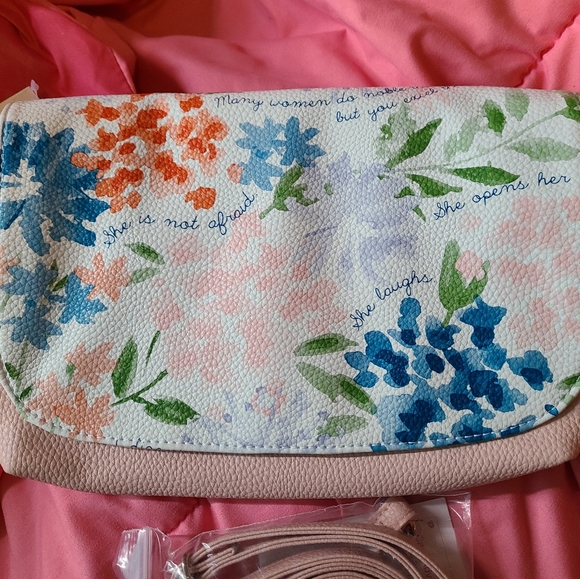 Thirty-One NEW studio Floral Verses Clutch with Crossbody Strap - Picture 2 of 2